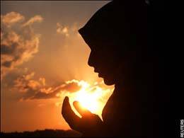 Quelques sentences relatives à la femme pendant le Hadj et la `Umrah 