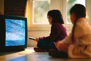 Los medios de comunicaci&oacute;n y su influencia en la vida familiar