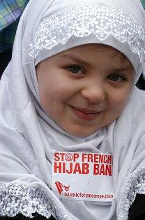 Francia, entre el aumento de las violaciones y la prohibici&oacute;n del uso del Hiyab